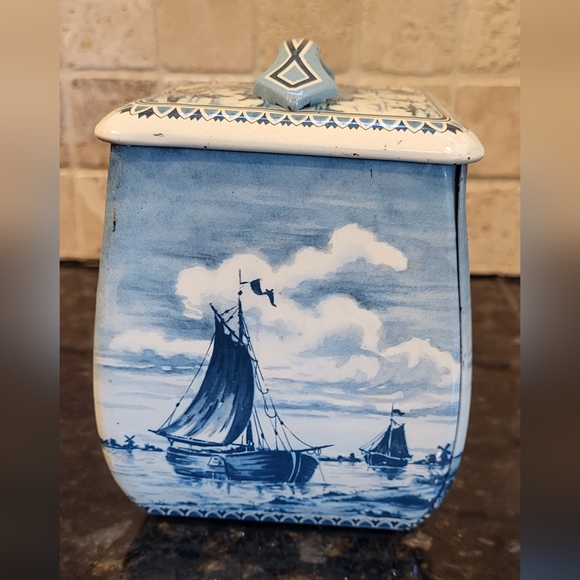 Vintage Blue and Ivory MFM Biscuit or Tea Tin Decorated with Ships and Windmills - Picture 3 of 13